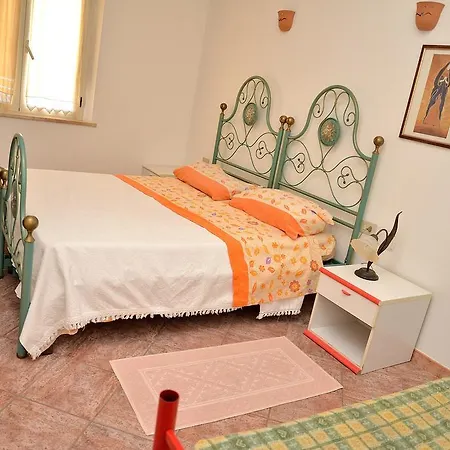 Bed & Breakfast Santu Pretu *